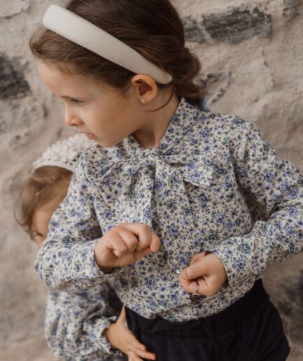 Camisa niña lazada flores azules