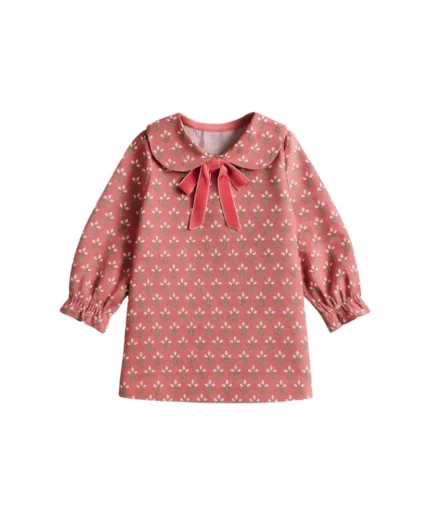 Vestido rosa cuello redondo grande y lazada terciopelo flores blancas