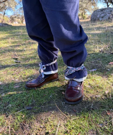 Pantalón bleumarine lazada flor